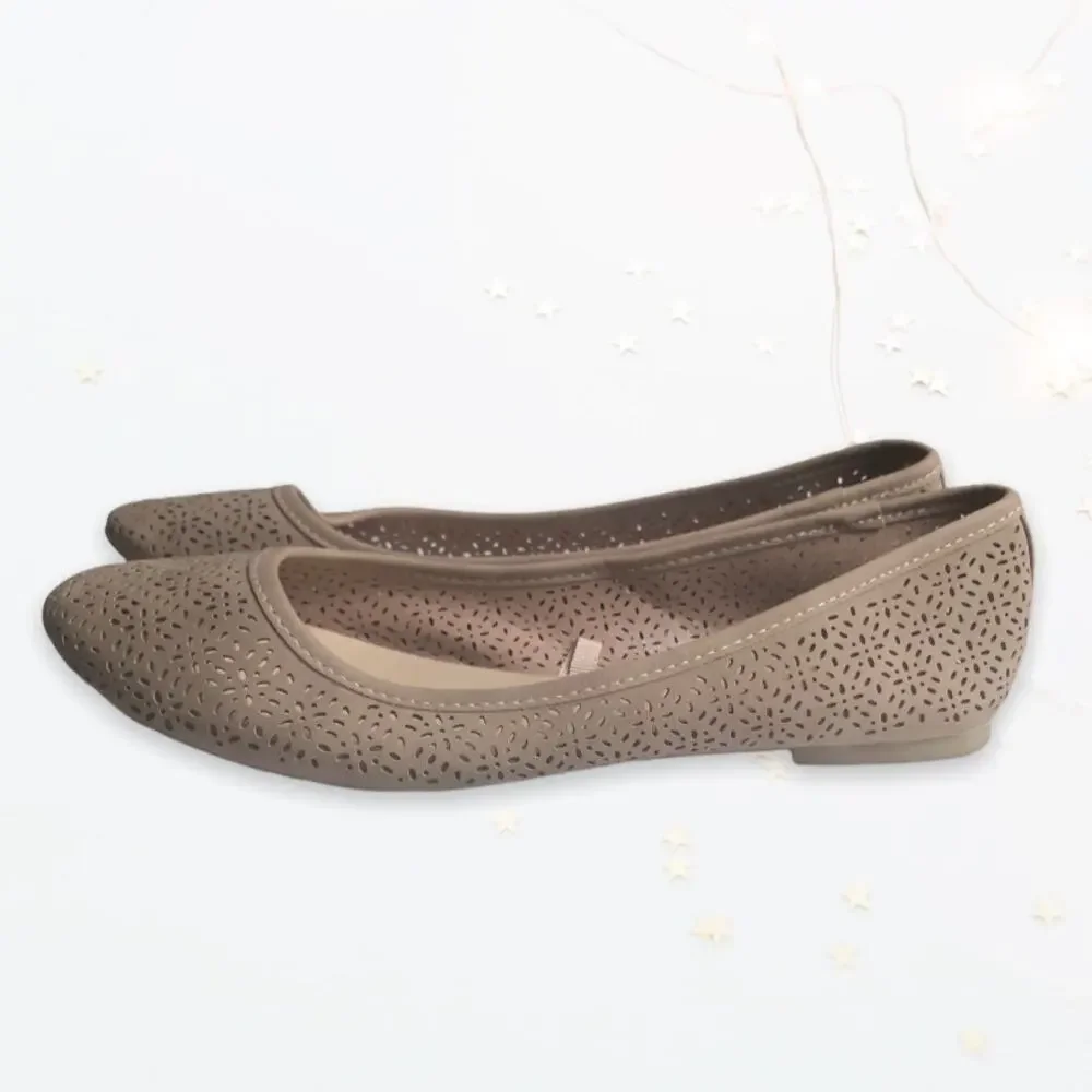 Seychelles Womens Peggy Perforated Tan Ballet Flats Shoes Size 8.5W
